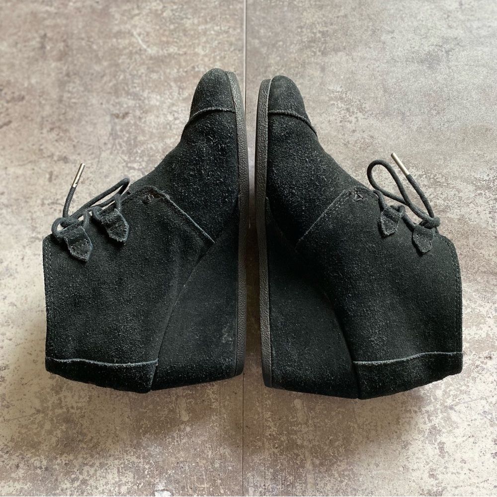 TOMS Wedge Ankle Booties Suede Black Shoes 9 Minimalist Classic - Picture 3 of 9